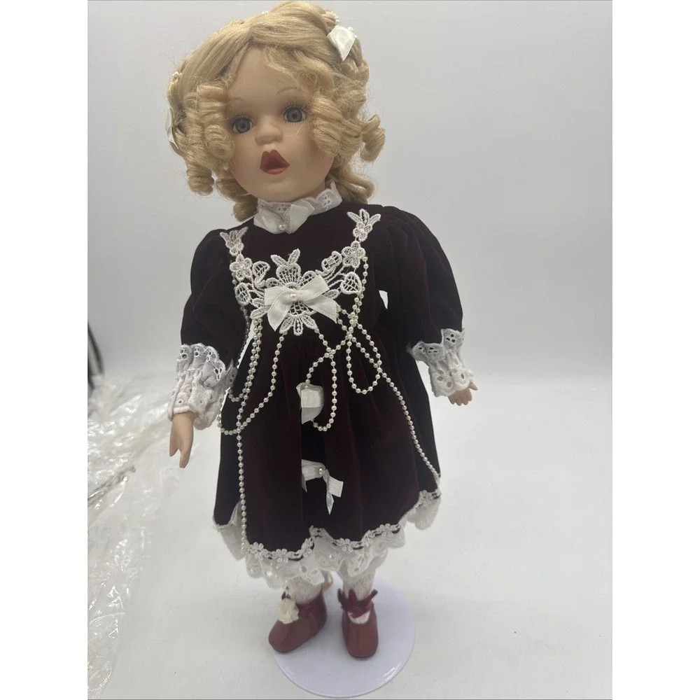 Animated Christmas Carol Doll‎